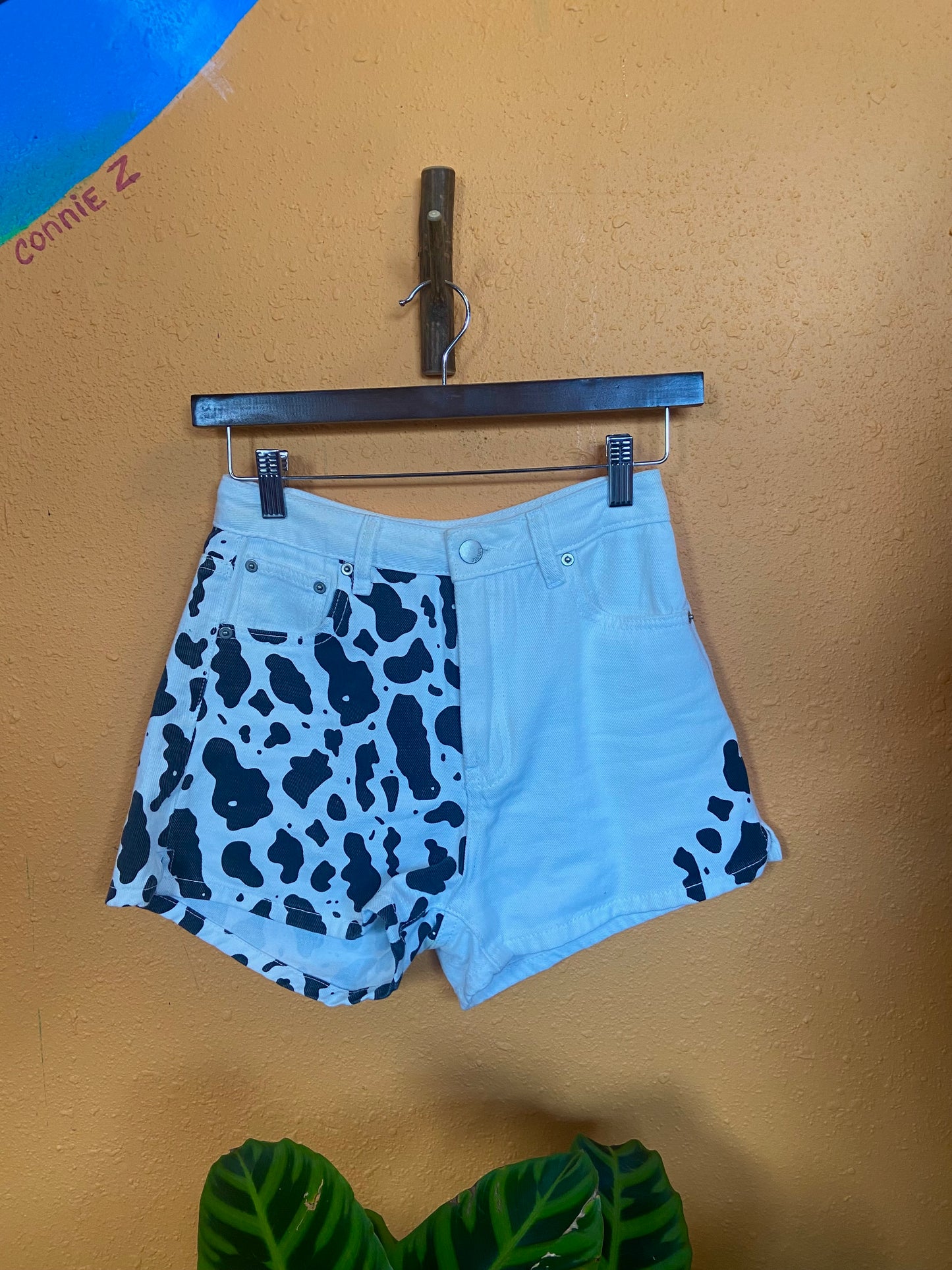 COWPRINT SHORTS (X SMALL)