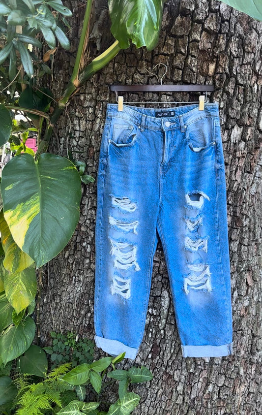 BLUE AGE DISTRESSED MOM JEANS (US SIZE 11)